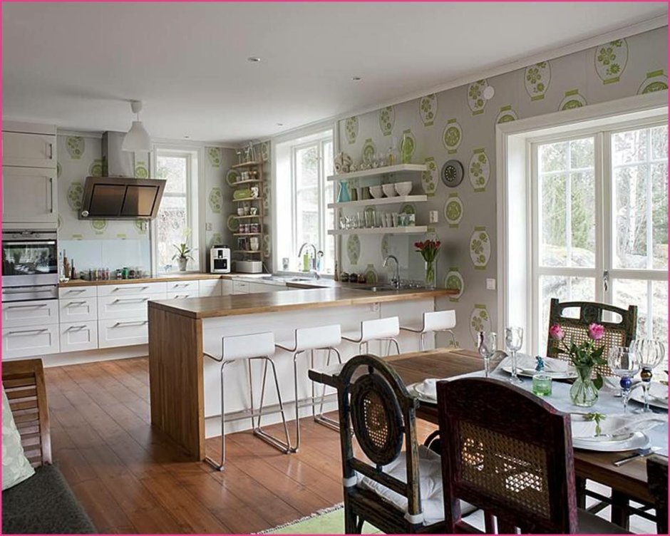 Кухня с двумя окнами