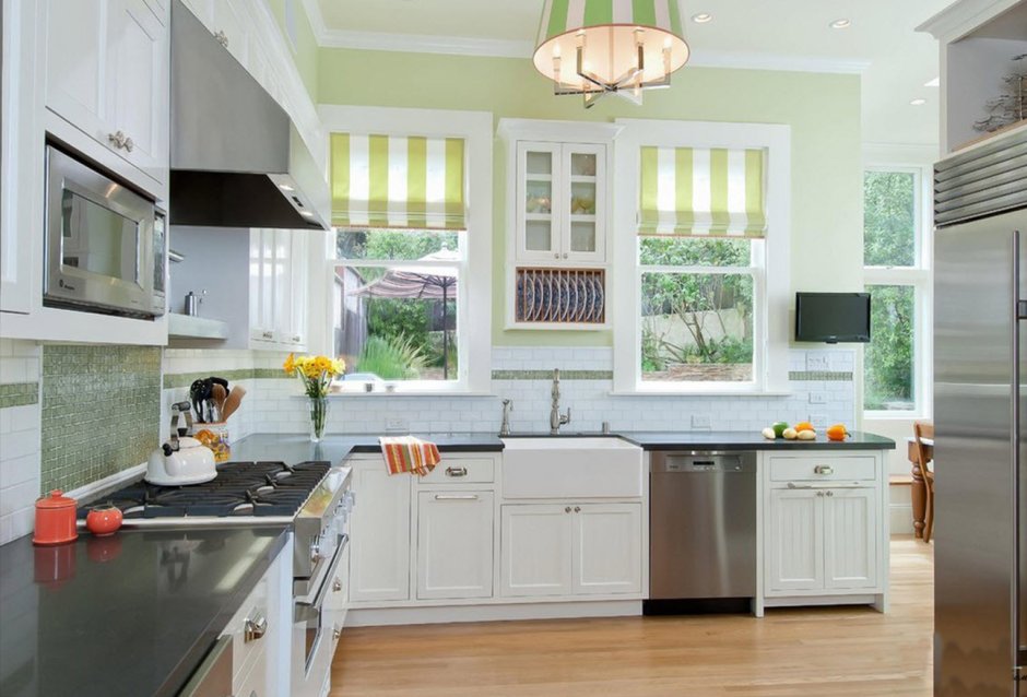 Шторы на кухню в частном доме