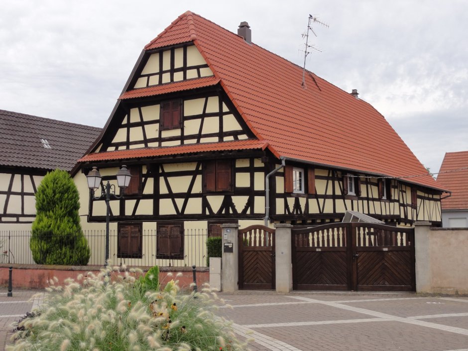 Замок в стиле фахверк