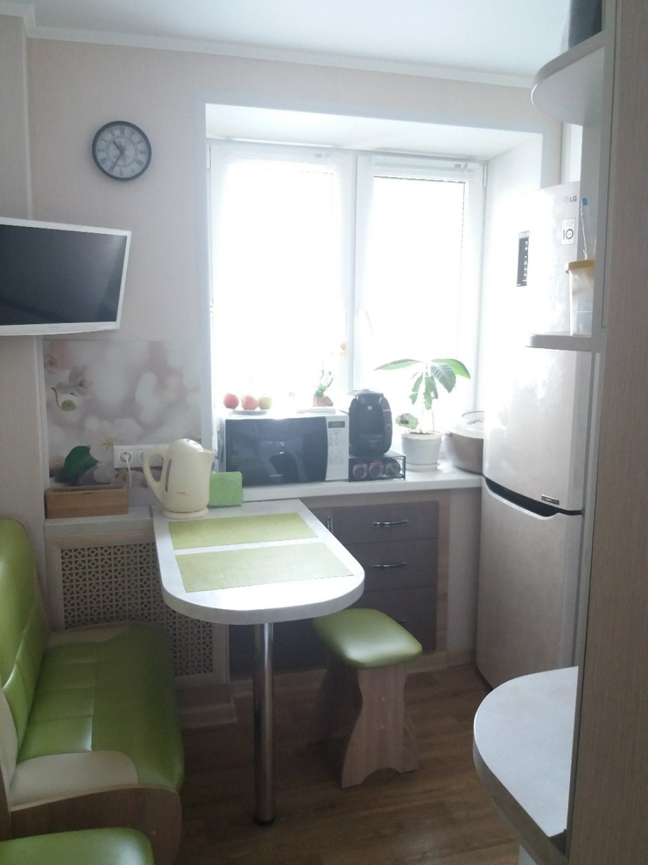 Стол на кухне в хрущевке