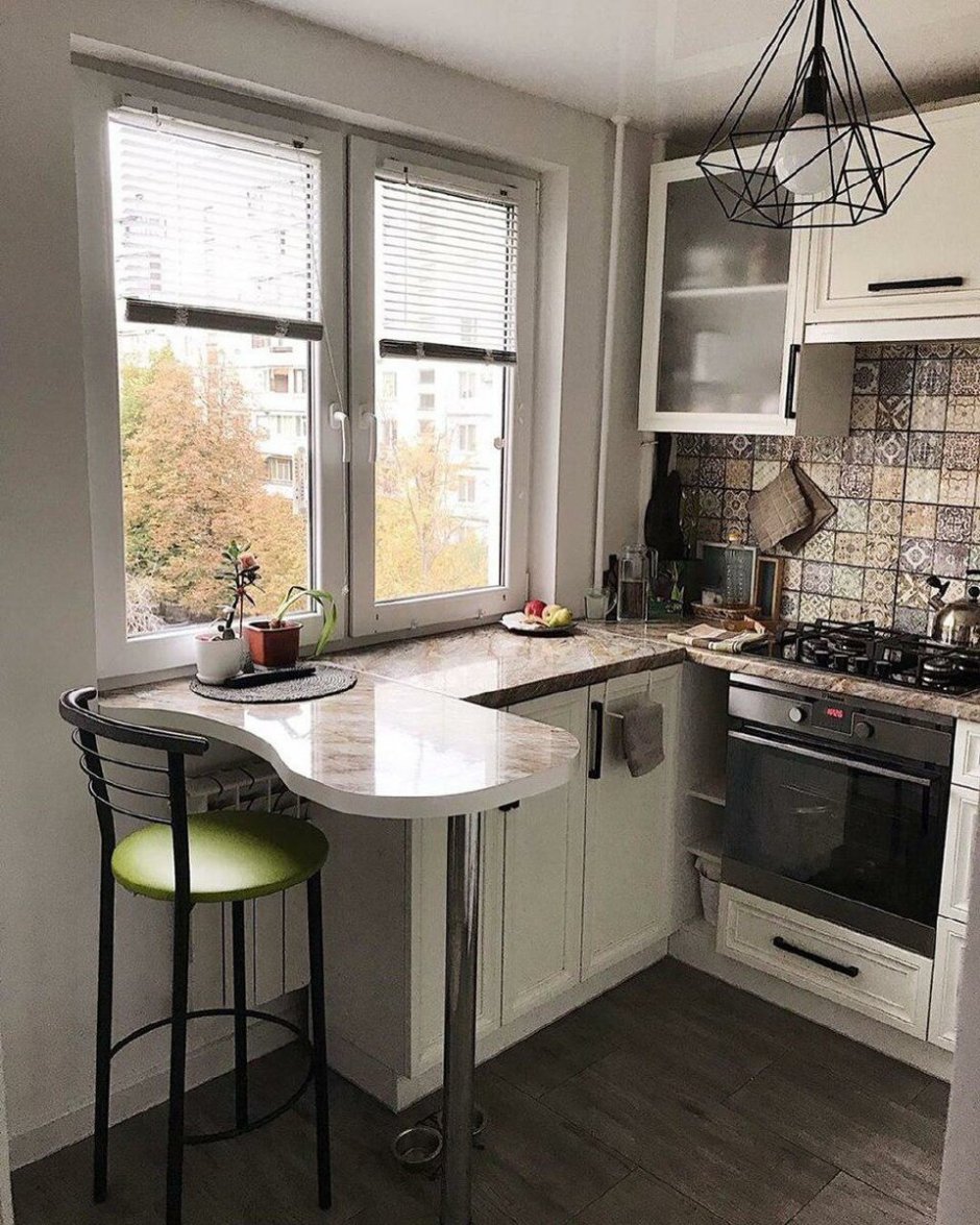 Стол из подоконника на кухне