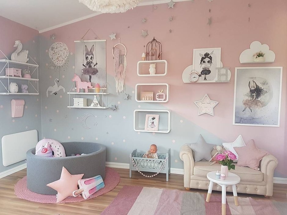 Розово серая детская комната