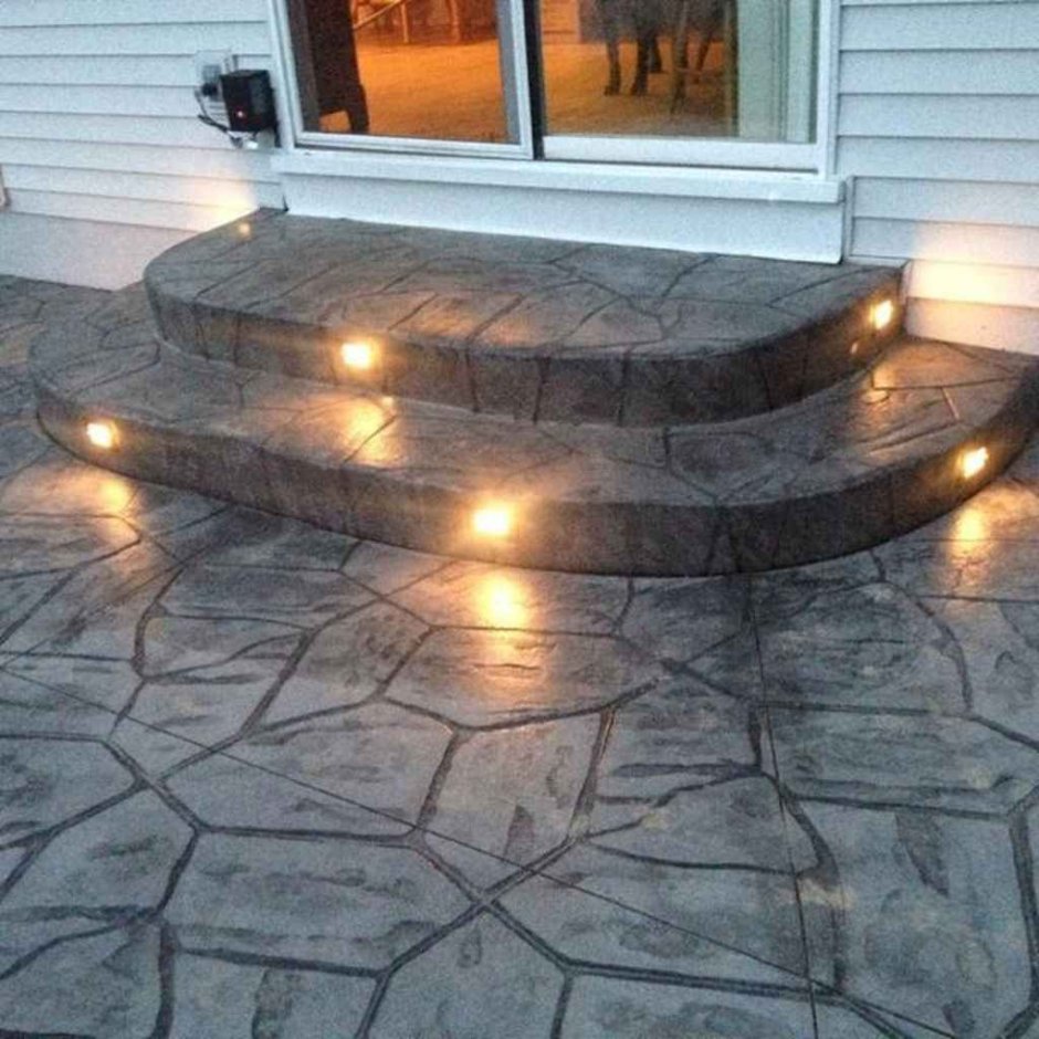 Ступени крыльца с подсветкой