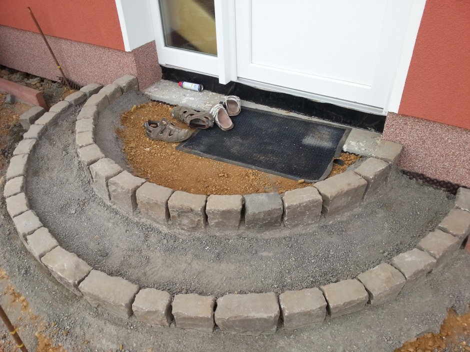 Красивое бетонное крыльцо