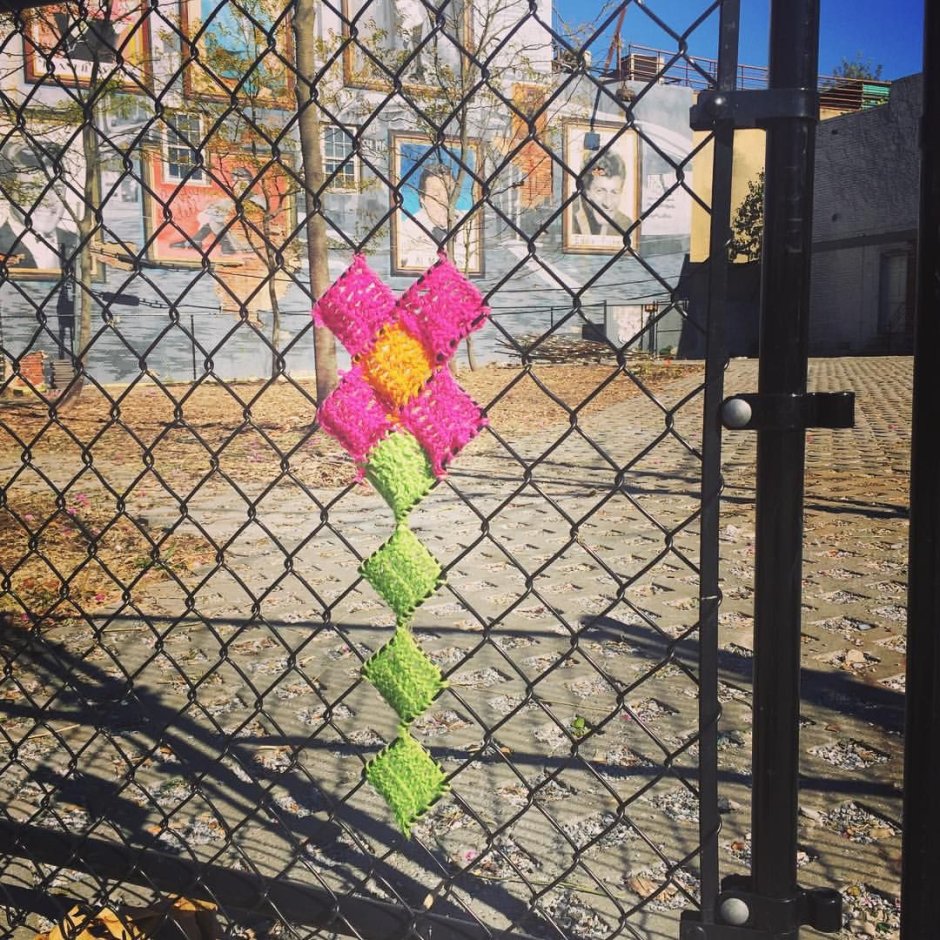 Ограждение из пластиковых бутылок