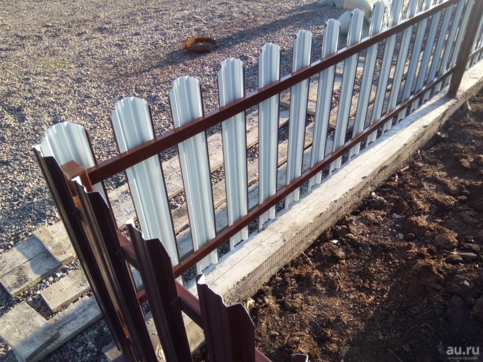 Схема монтажа металлического штакетника
