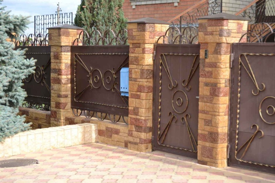 Декоративная штукатурка на забор уличный