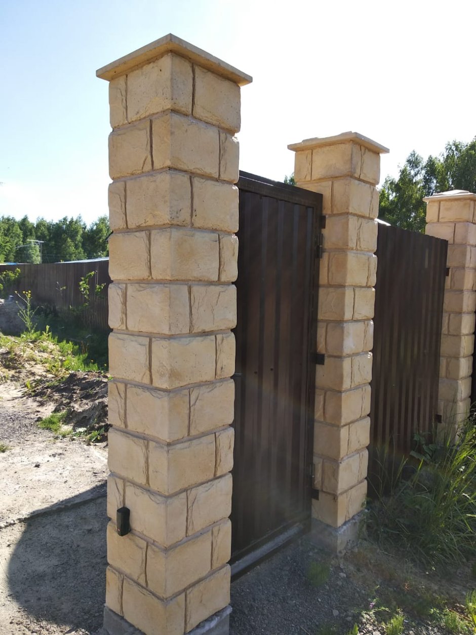 Наборные столбы для забора из бетона 200 х200