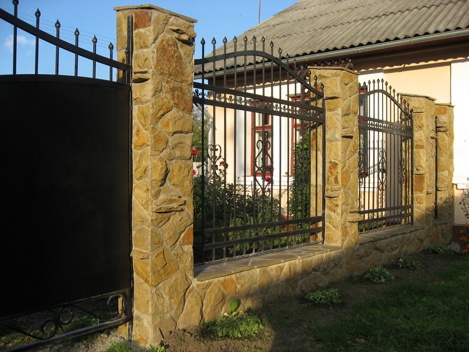 Забор из дикого камня