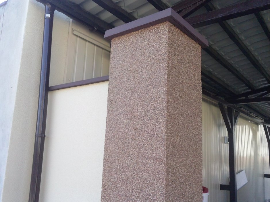 Столбы забора короед