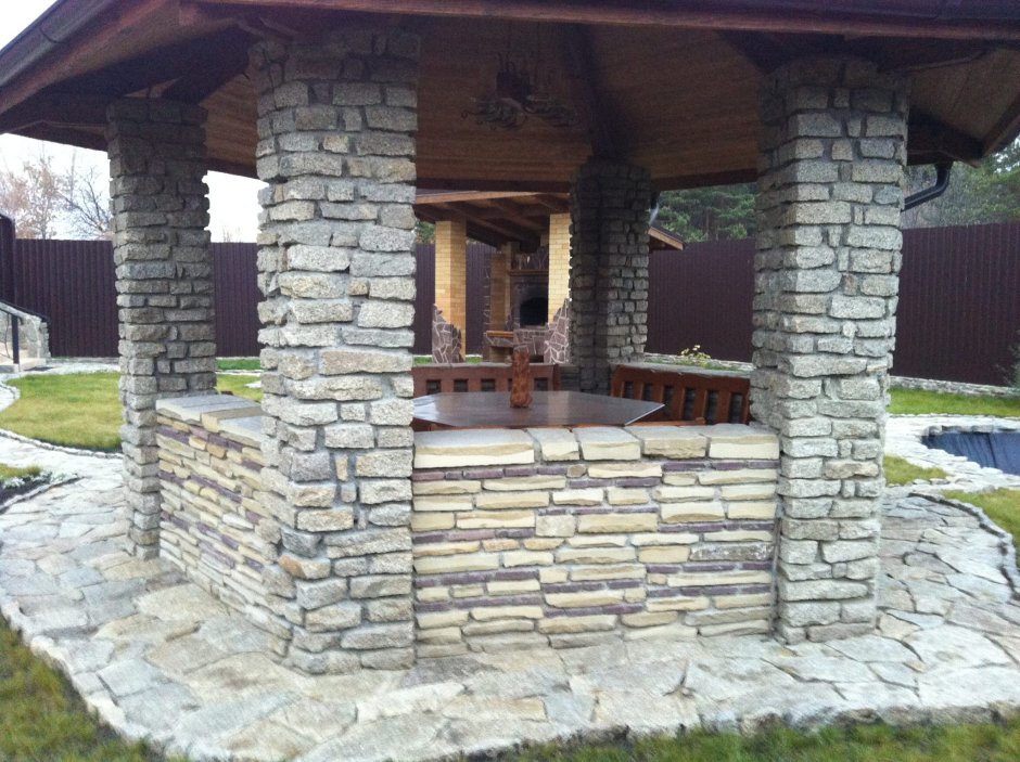 Беседка из дикого камня