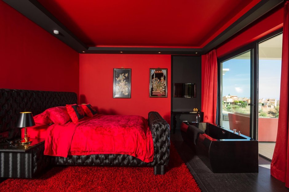 Роскошная красная спальня