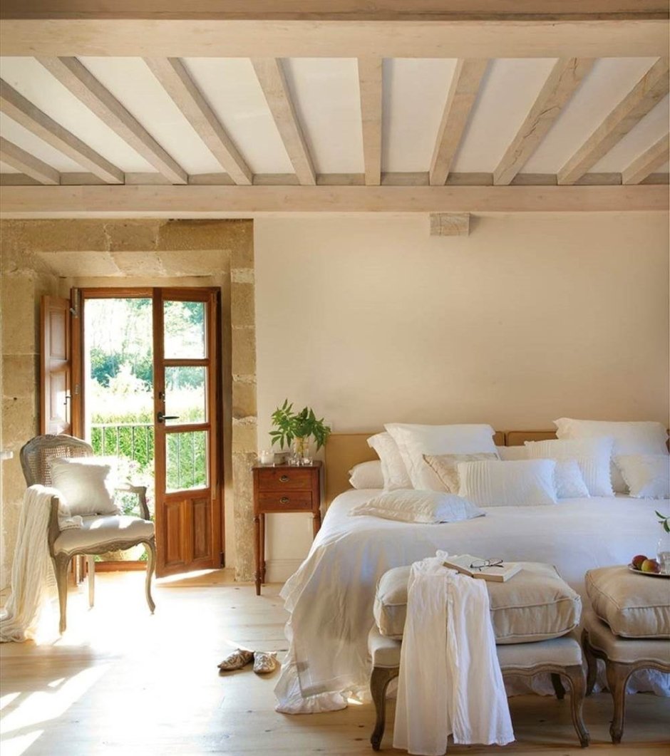 Декоративные потолочные балки в интерьере