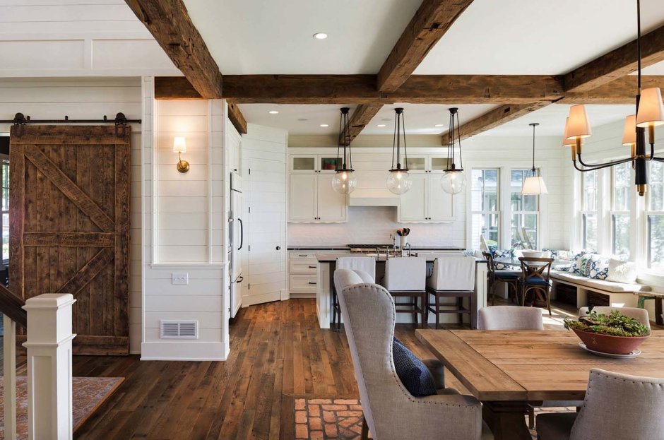 Кухня гостиная с балками на потолке