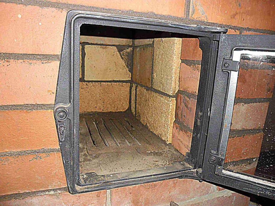 Крепление дверцы печи