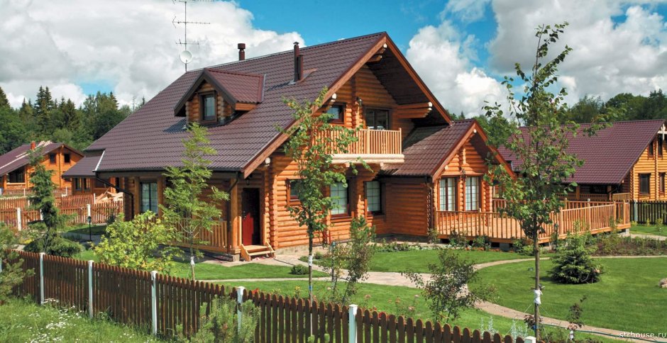 Двухэтажный сельский дом
