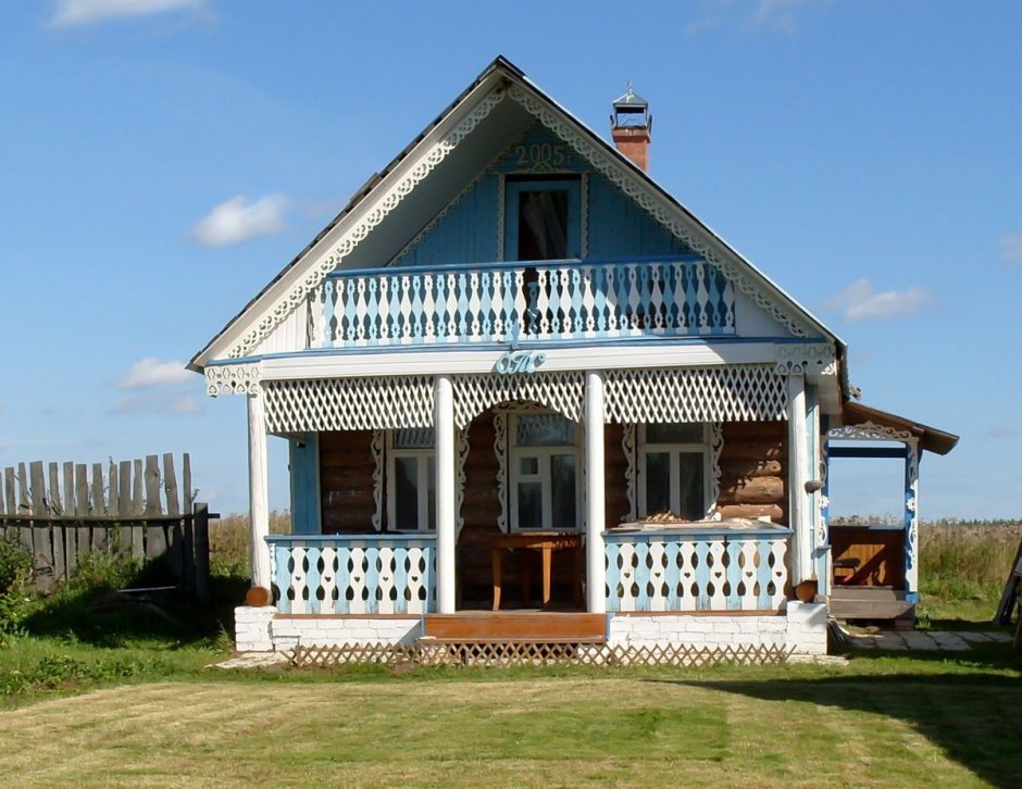 Красивый двухэтажный домик