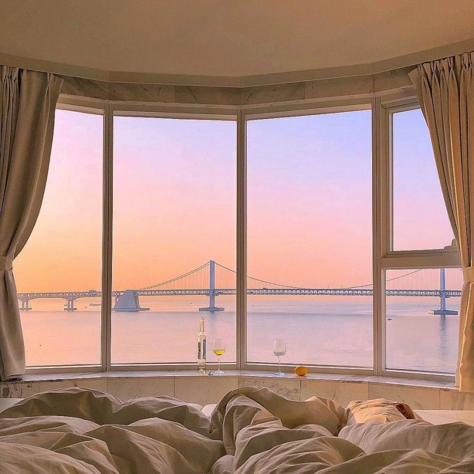 Красивый вид из панорамного окна