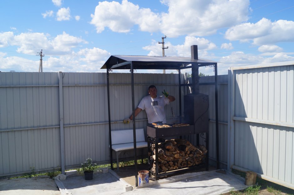 Мангал с крышей