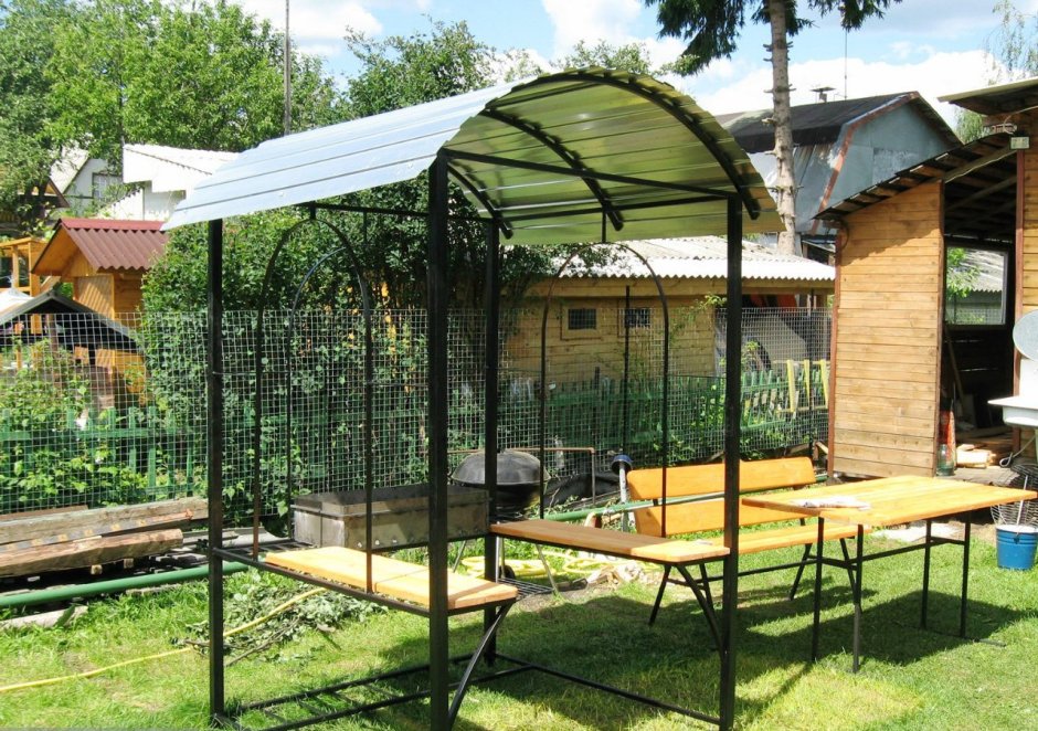 Беседка из поликарбоната с мангалом