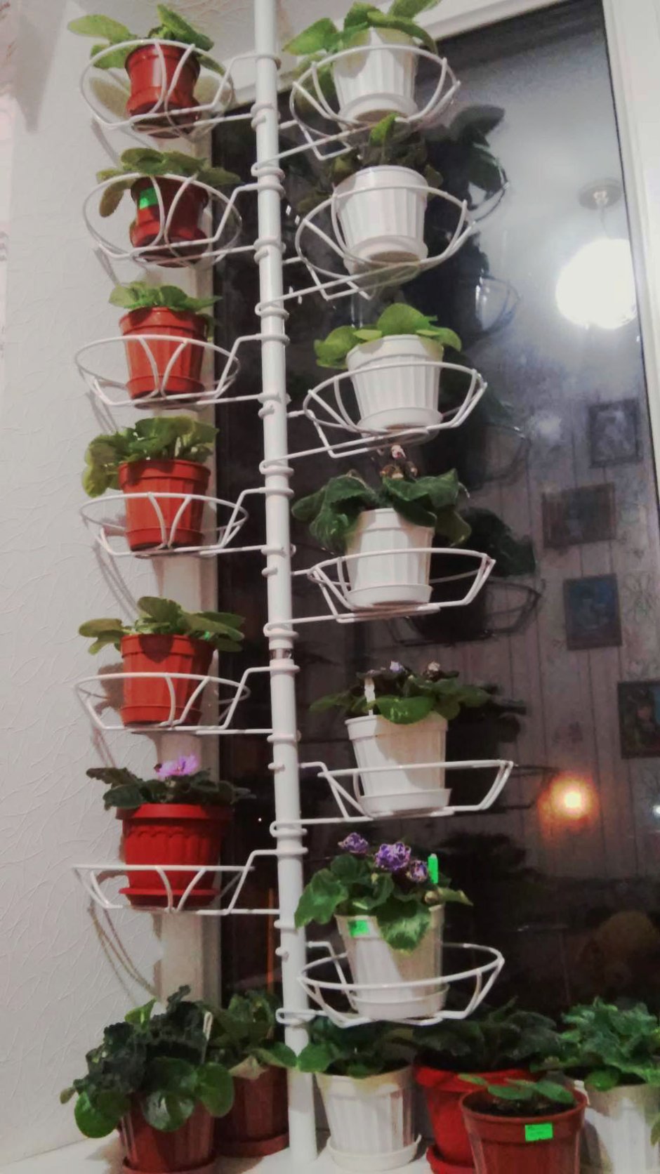 Полка для цветов на подоконник