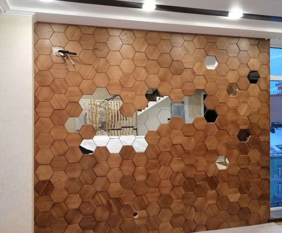 Панно из сот на стене