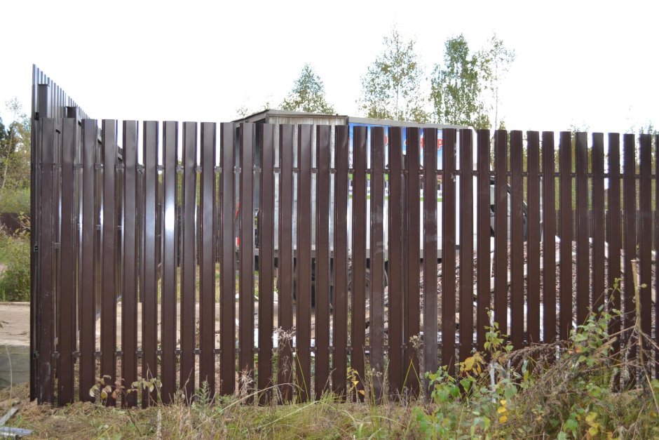 Комбинированный забор из штакетника