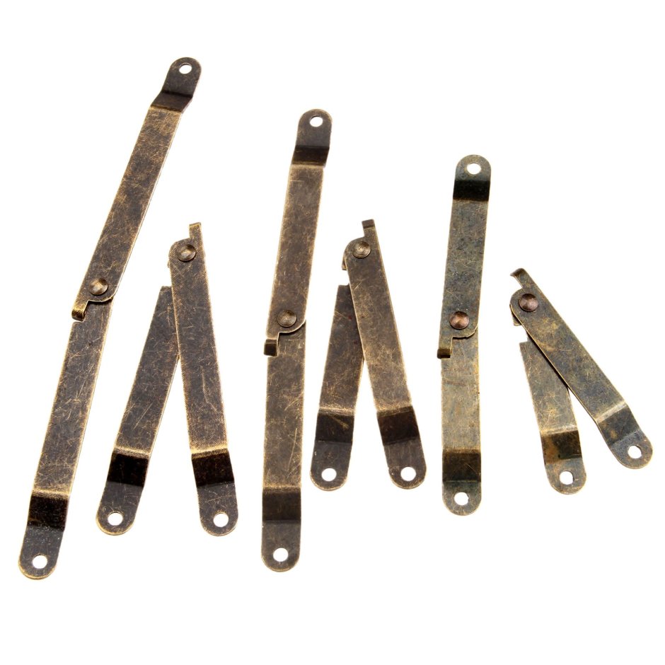 Приставная деревянная лестница на чердак