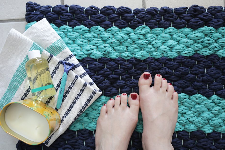 Вязаный коврик стопа для ванной