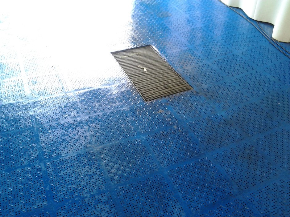 Пластиковый пол для мойки