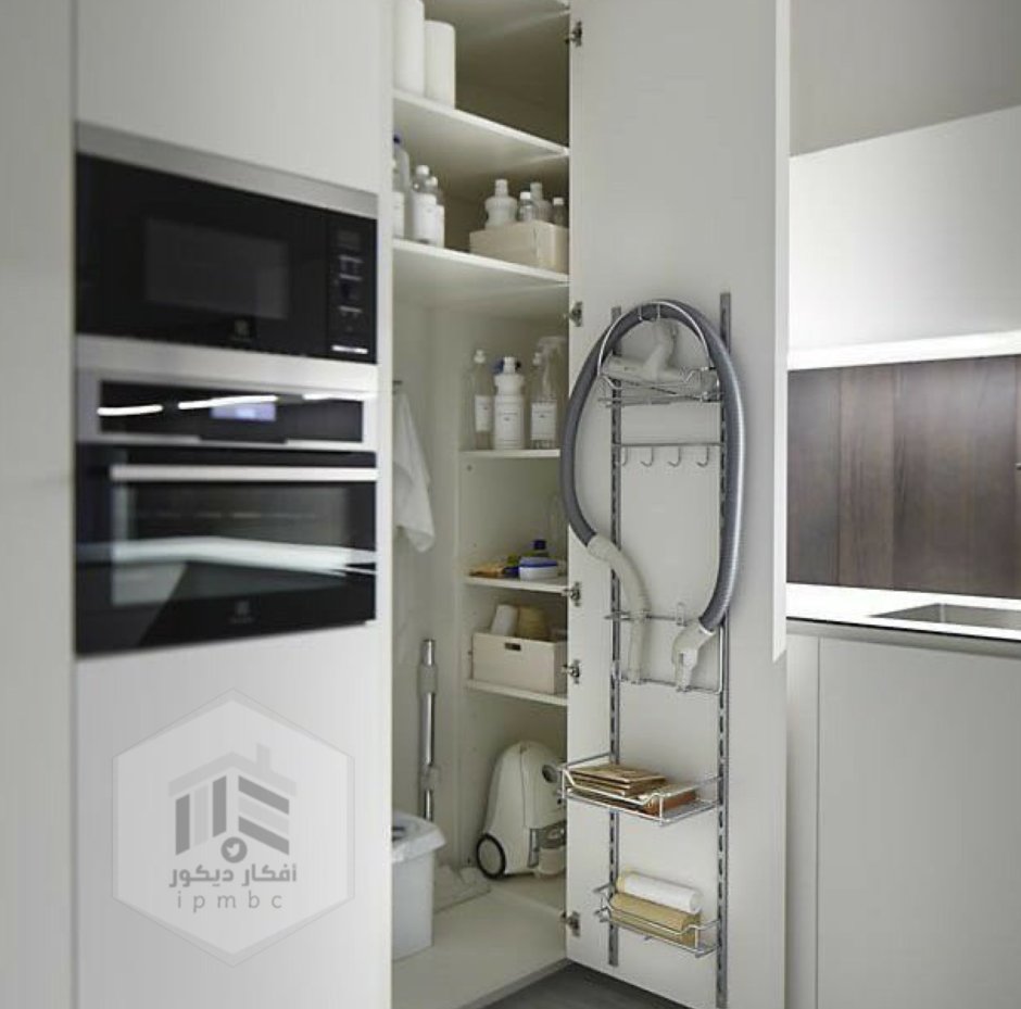 Угловая кладовка на кухне