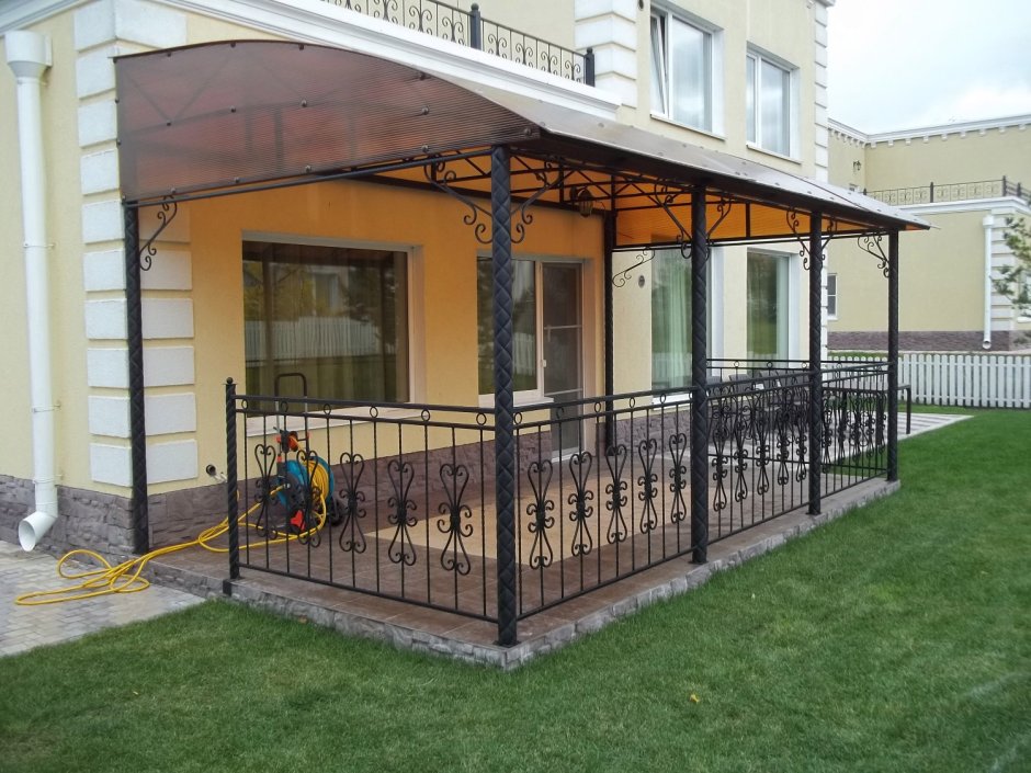 Терраса с ковкой