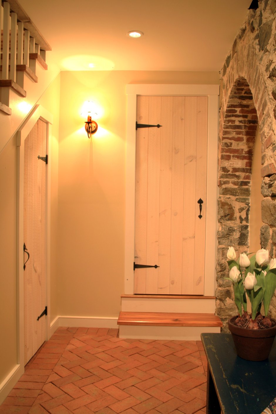 Ступенька в квартире в коридоре