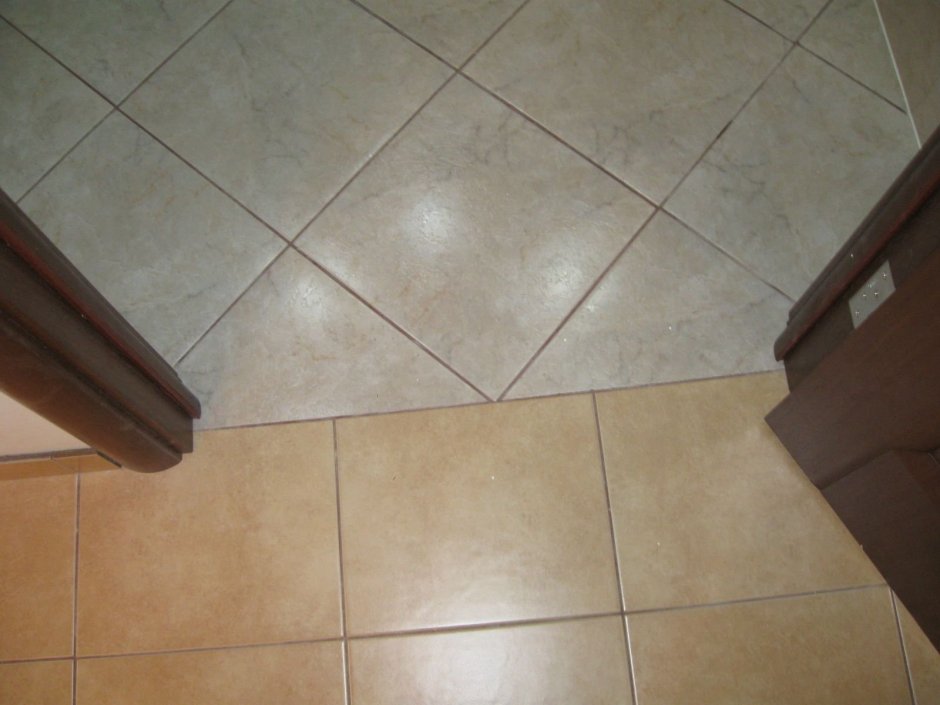 Стык между прихожей и ванной