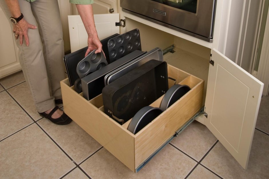 Выдвижные ящики на колесах для кухни