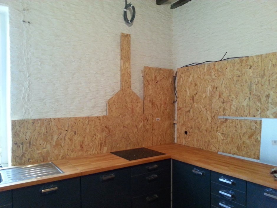 Комбинированные стены в коридоре