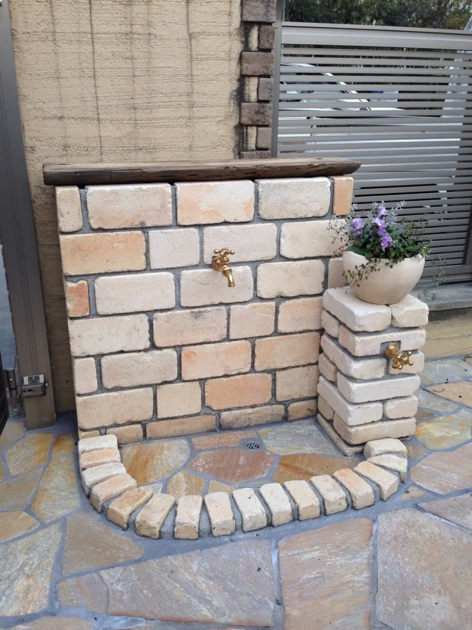 Кран во дворе