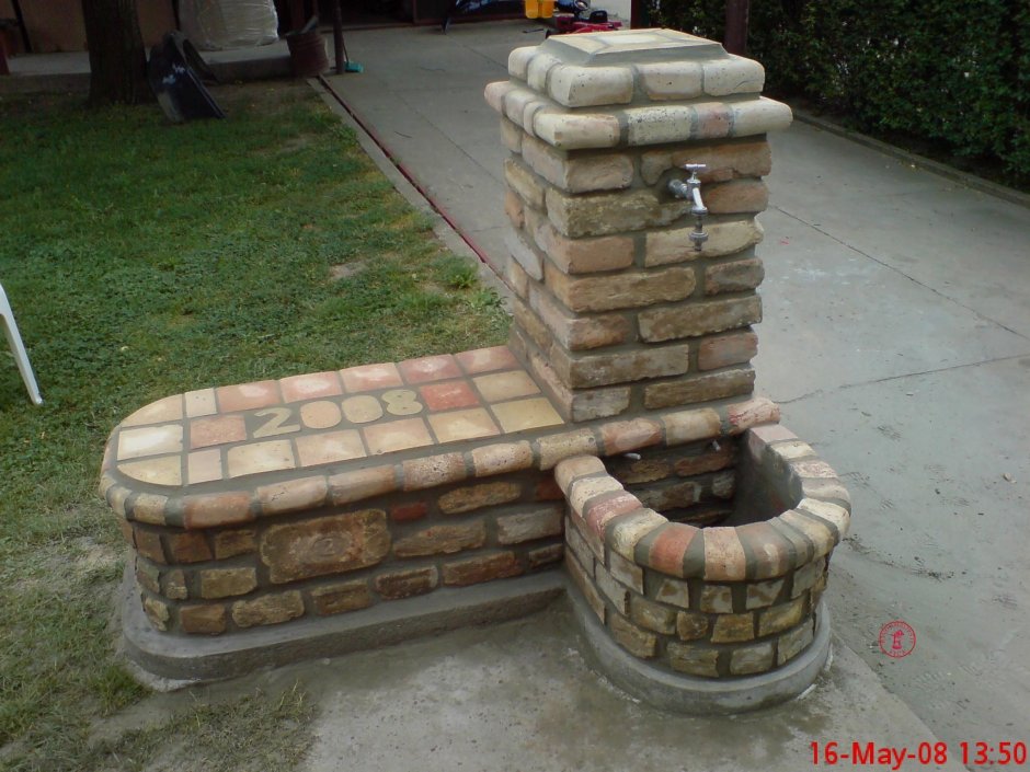 Умывальник для сада из кирпича