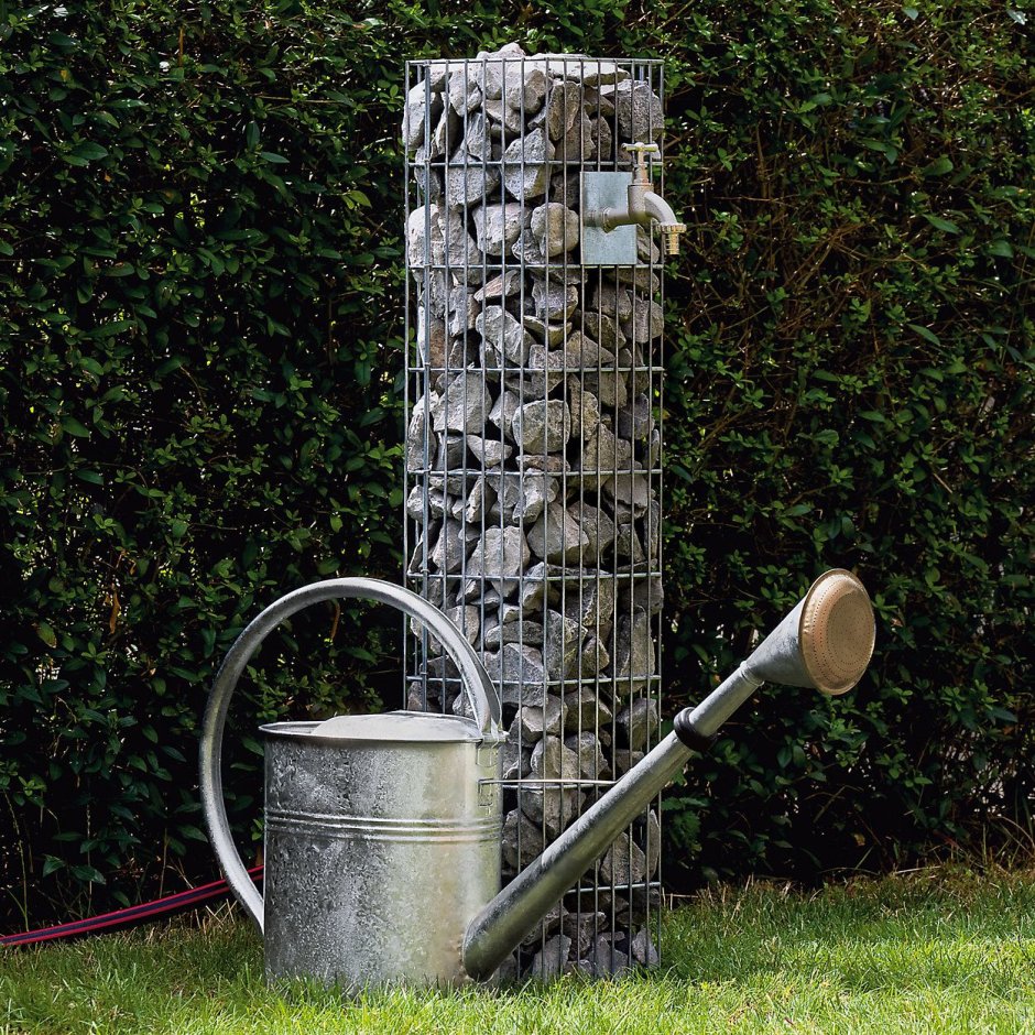 Декоративный кран на даче