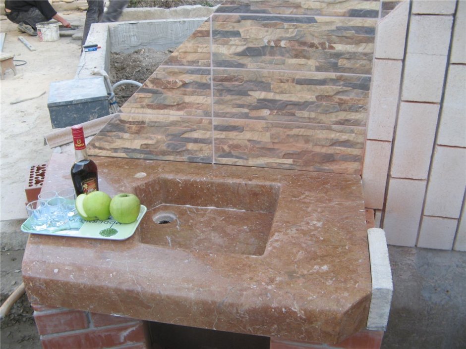 Уличный умывальник из плитки