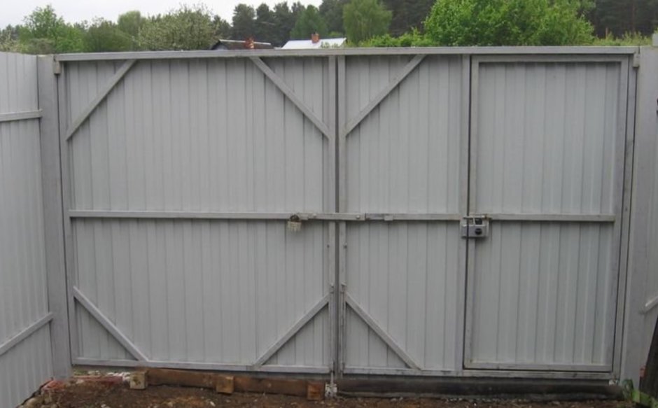 Откатные ворота с калиткой Алютех