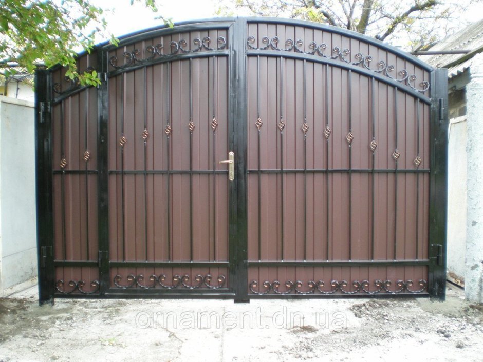 Ворота металлопрофиль с калиткой внутри