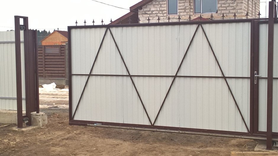 Откатные ворота с калиткой