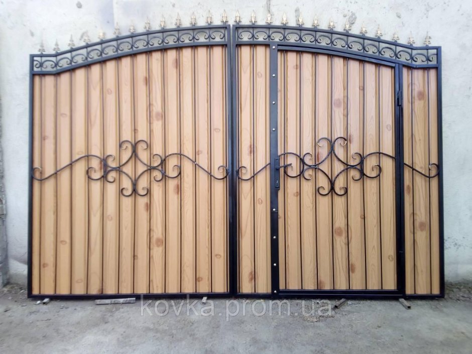 Ворота со встроенной калиткой из профнастила