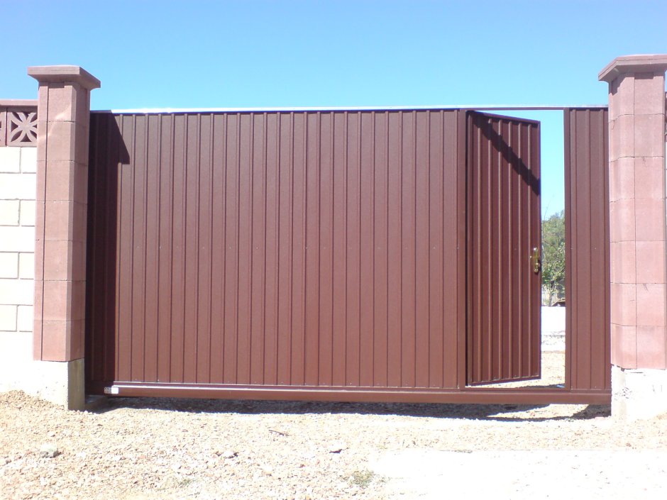 Откатные ворота с калит