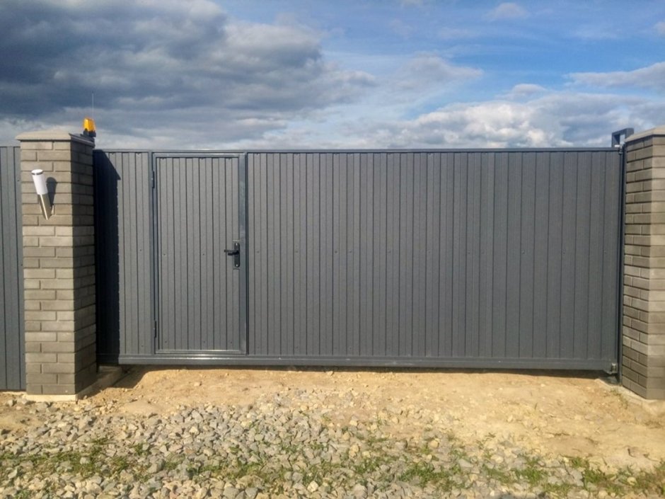 Ворота с калиткой в воротине