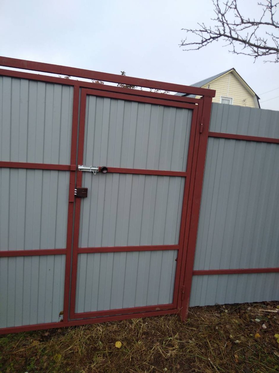 Откатные ворота со встроенной калиткой ALUTECH