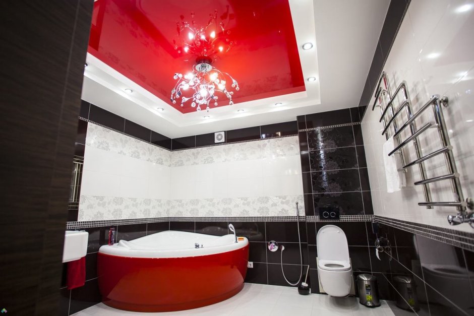 Черно красная плитка в ванной