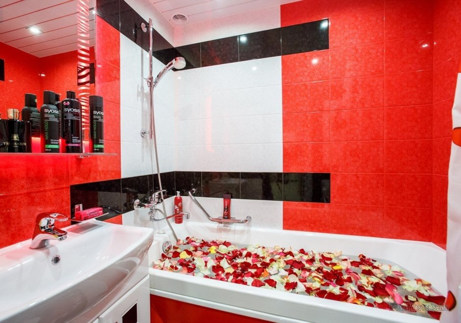 Красно белая ванная комната
