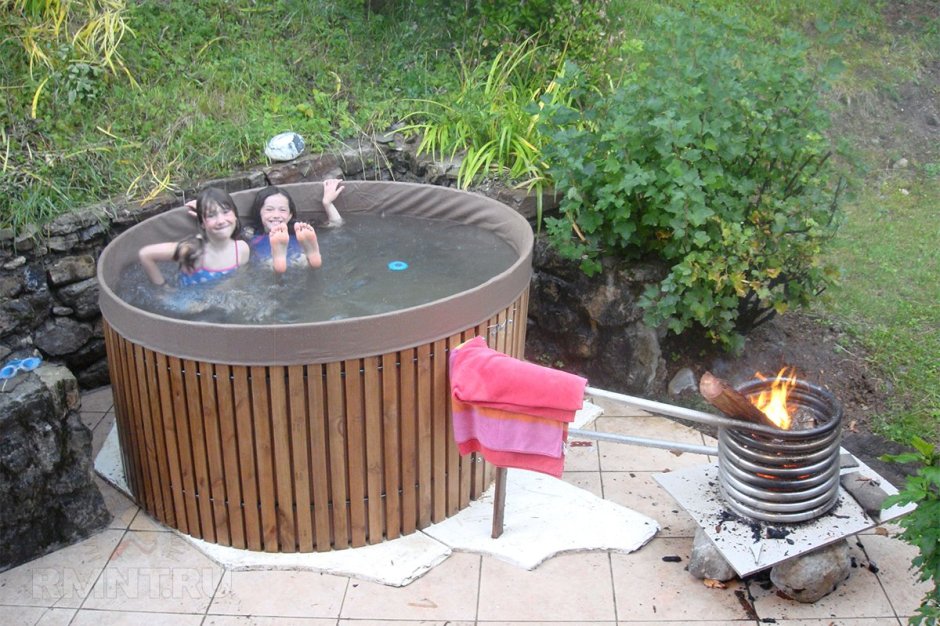 Уличный бассейн с подогревом на дровах